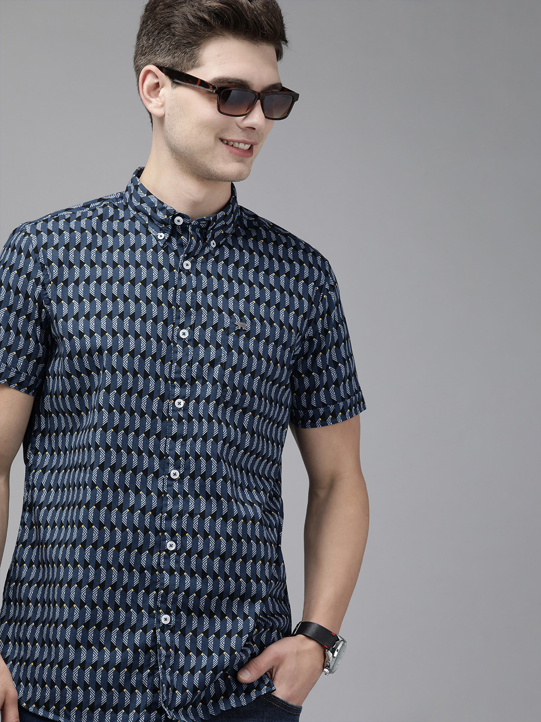 

THE BEAR HOUSE Men Blue Geometric Printed Slim Fit Pure Cotton Casual Shirt