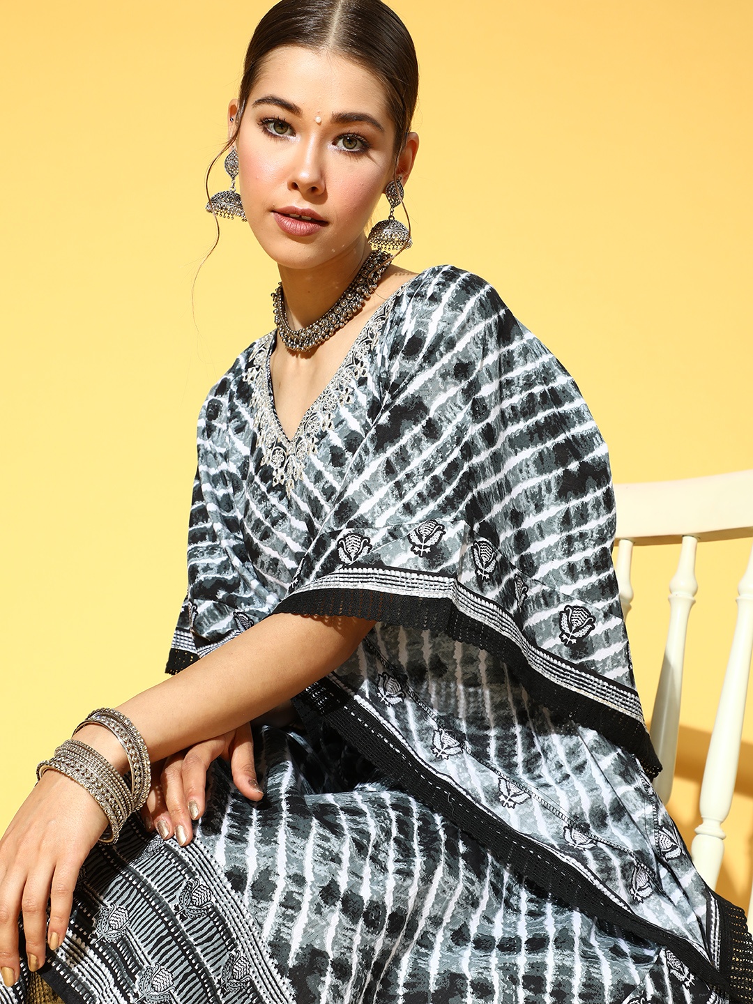 

Ishin Pure Cotton Embroidered Kaftan Kurta with Trousers, Grey