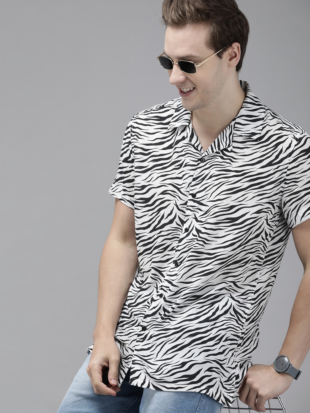 

THE BEAR HOUSE Men White & Black Slim Fit Animal Printed Casual Shirt