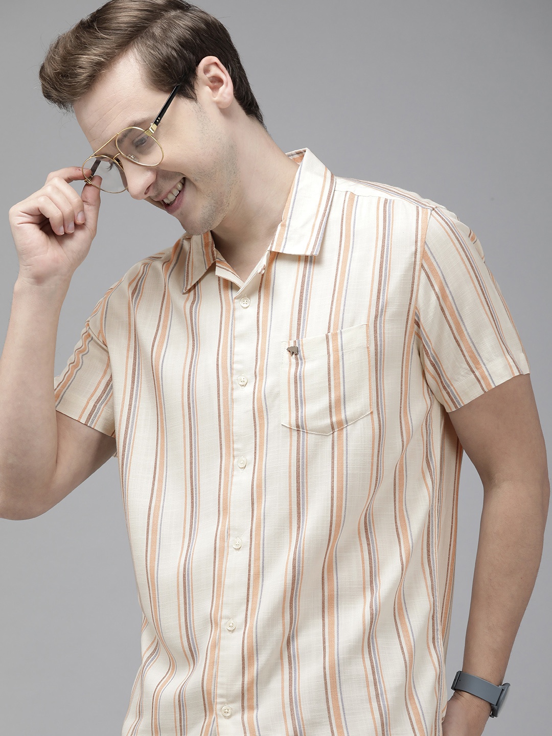 

THE BEAR HOUSE Men Cream-Coloured Slim Fit Striped Bowling Collar Shirt