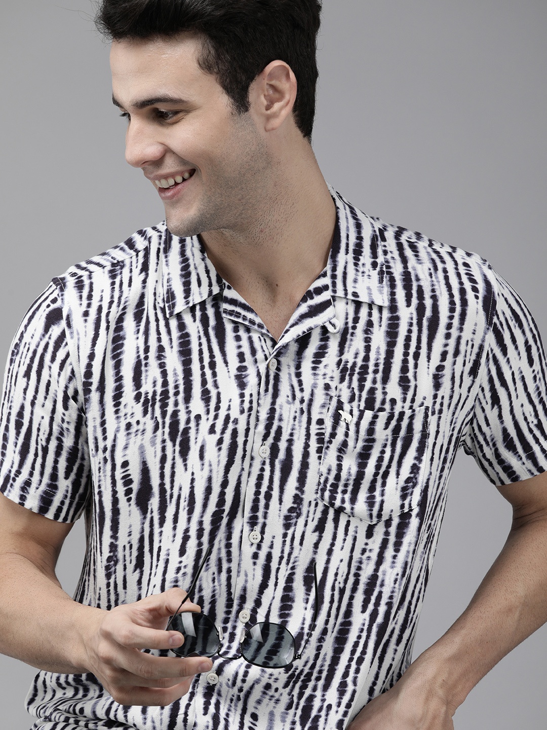 

THE BEAR HOUSE Men White Slim Fit Printed Casual Shirt