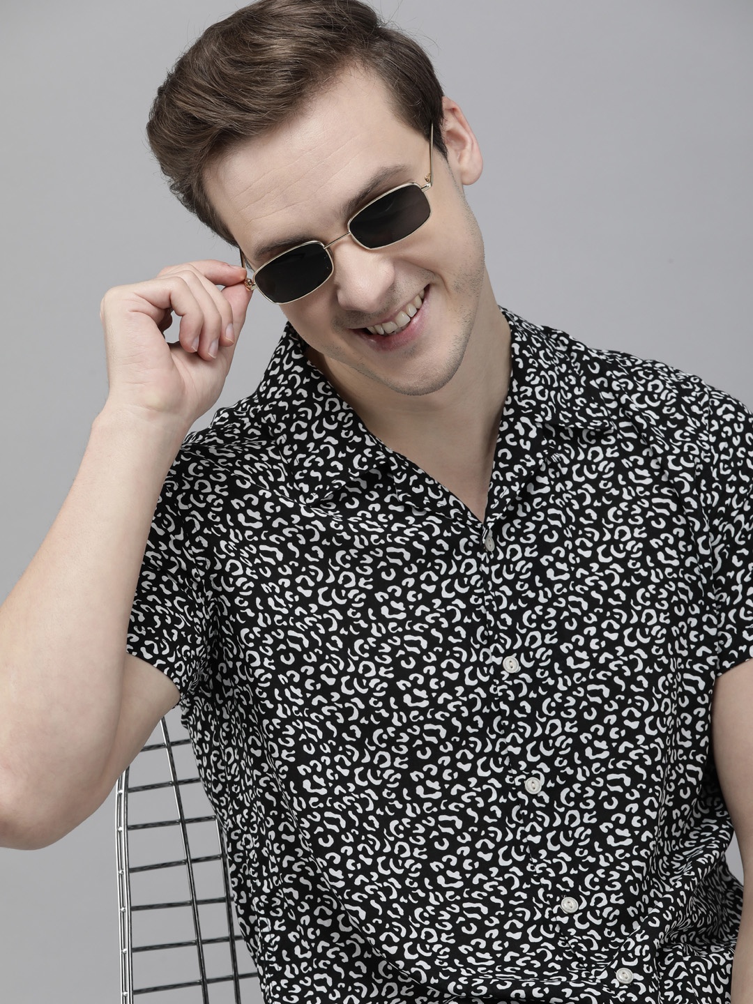 

THE BEAR HOUSE Men Black & White Slim Fit Printed Casual Shirt