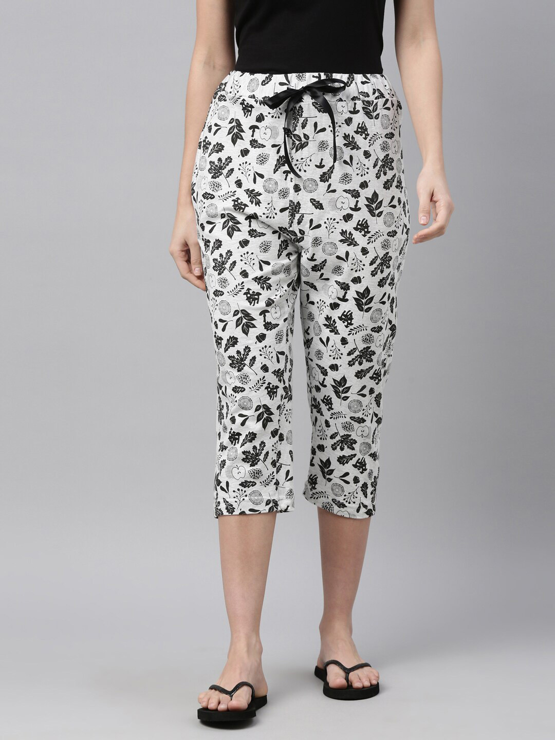 

Enviously Young Women Grey Melange & Black Pure Cotton Printed Capris