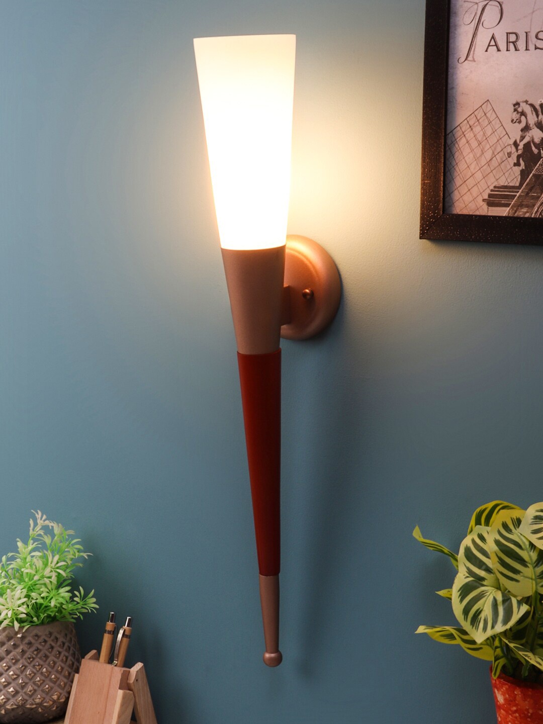 

ceradeco Red & White Colourblocked Contemporary Wall Lamp