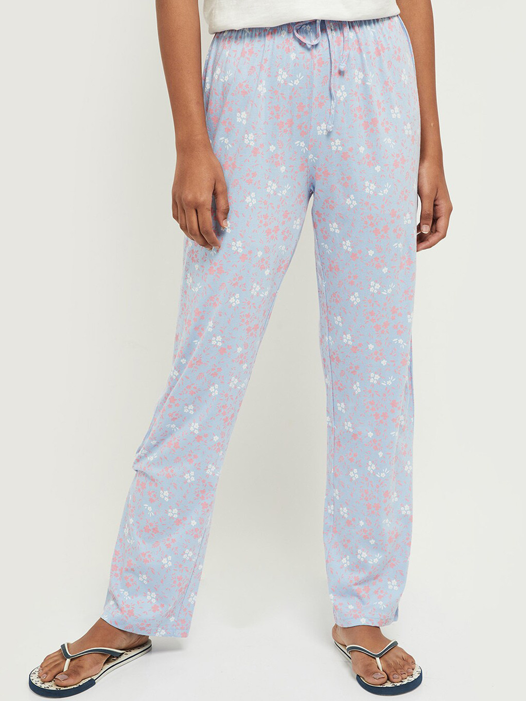 

max Women Blue & White Floral Printed Pure Cotton Mid-Rise Lounge Pants