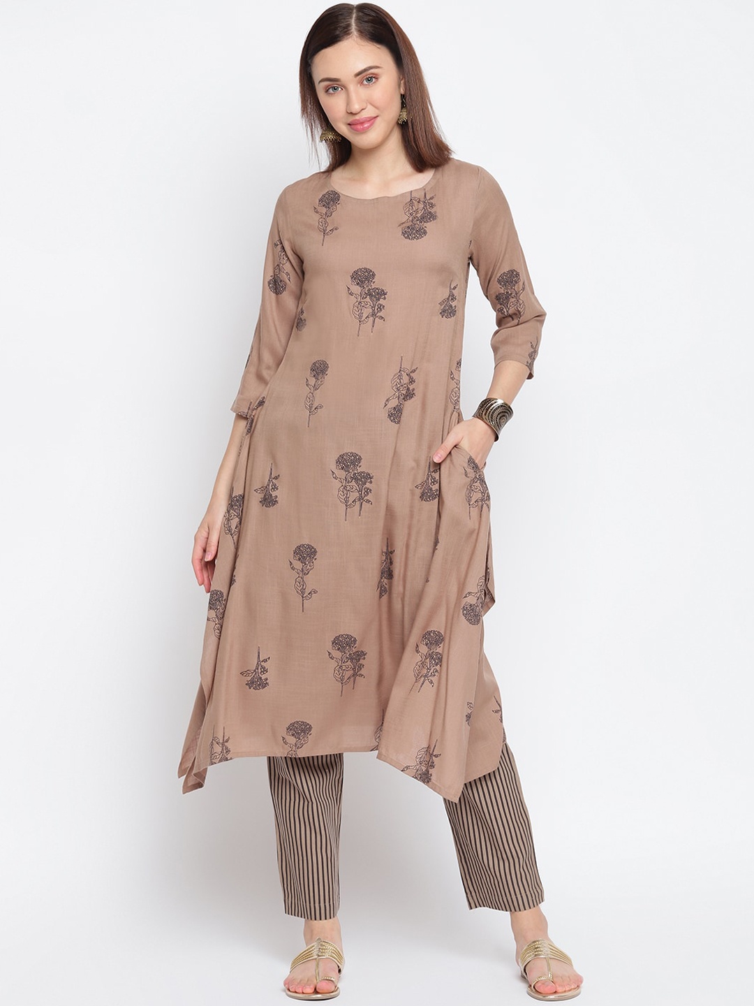 

IMARA Women Grey Ethnic Motifs Printed Regular Liva Kurti with Trousers