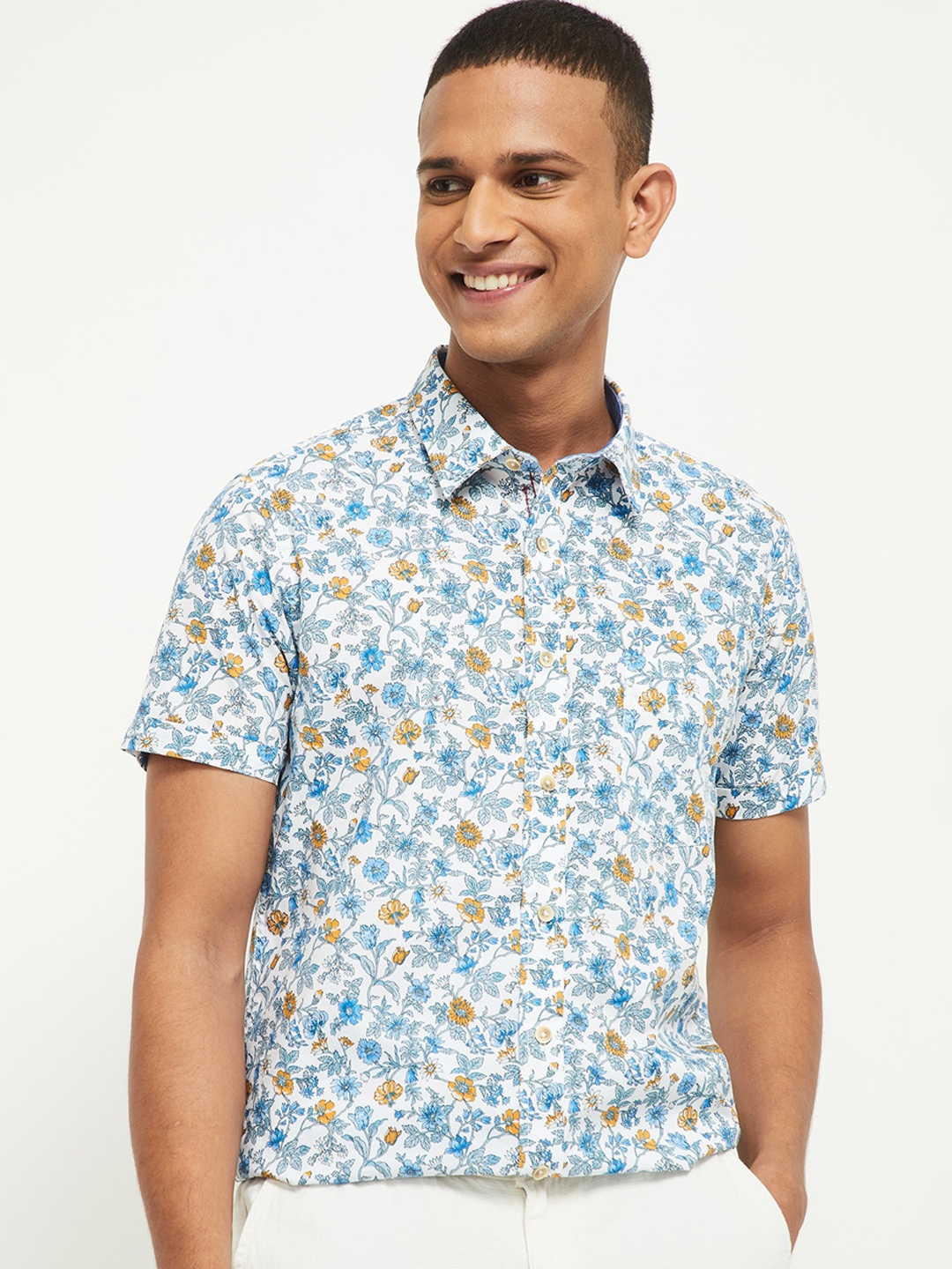 

max Men White & Blue Floral Opaque Printed Casual Shirt