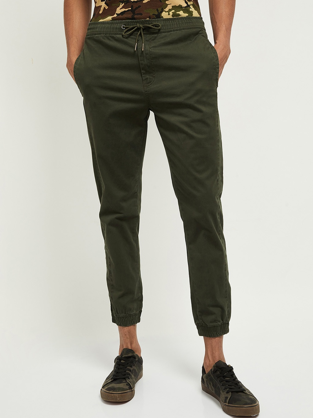 

max Men Olive Green Joggers Trousers