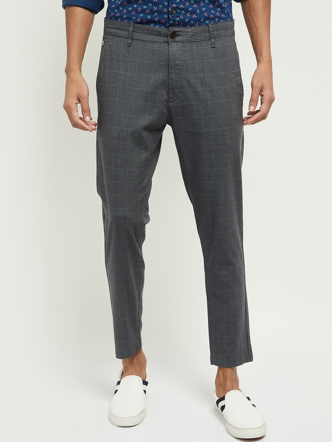 

max Men Grey Checked Regular Fit Trousers