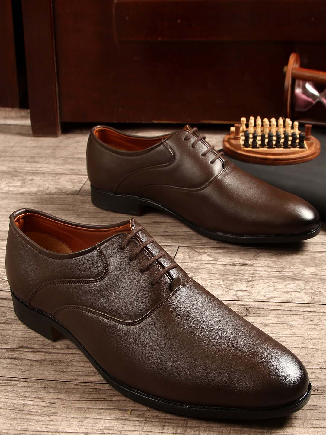 

MUTAQINOTI Men Brown Solid Formal Oxfords