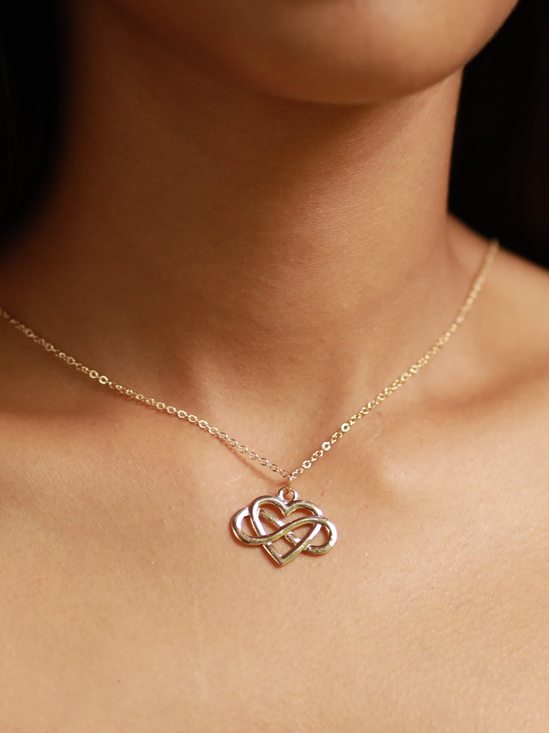 

Ayesha Woman Gold-Toned Gold-Plated Dainty Infinity Heart Pendant Necklace