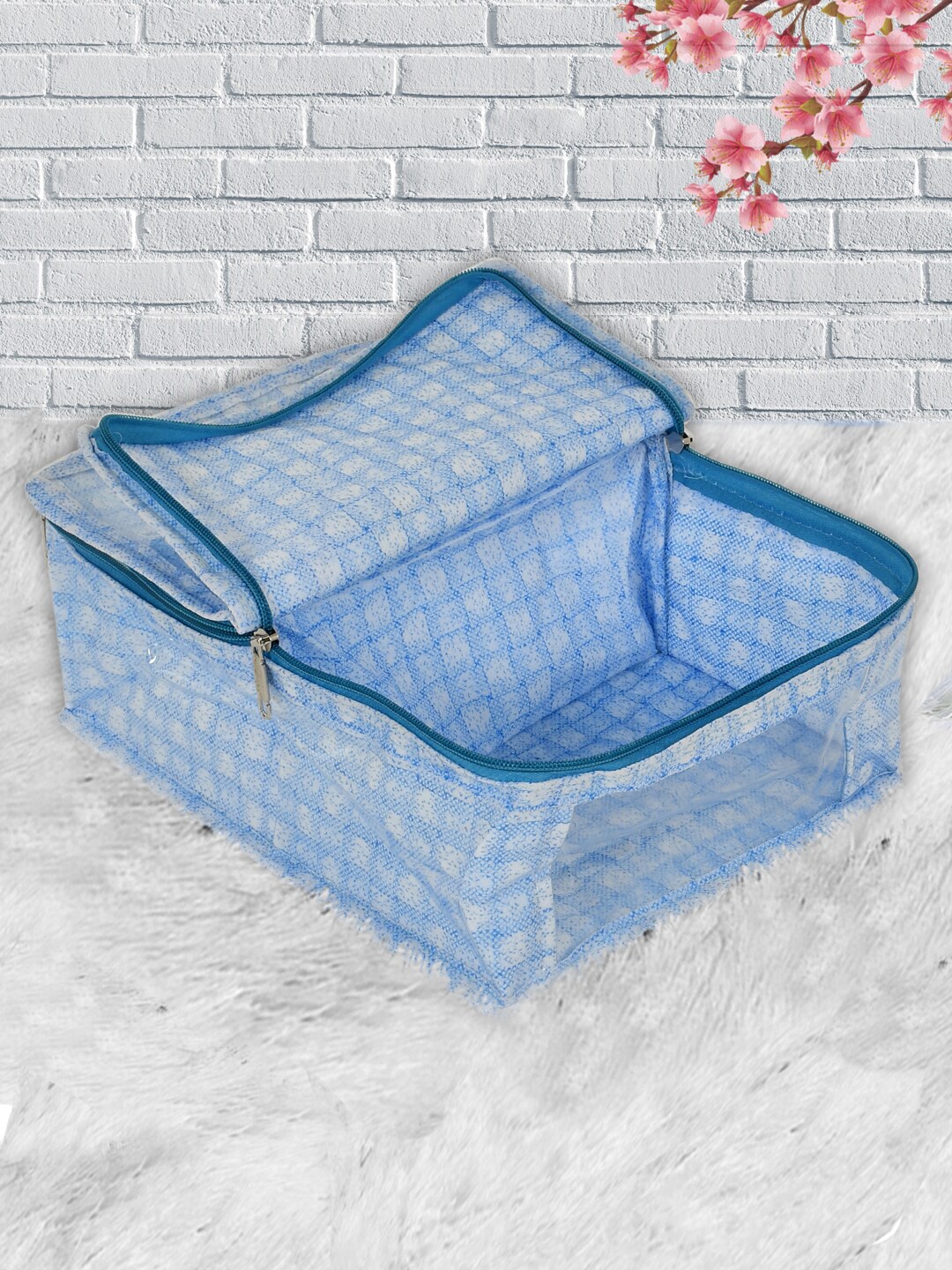 

Kuber Industries Blue & White Checked Wardrobe Organiser