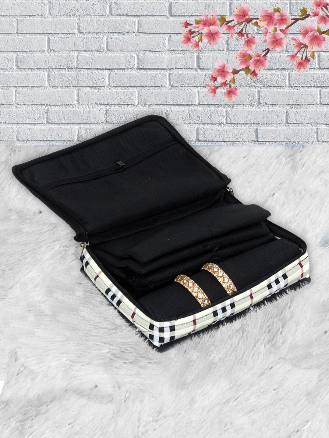 

Kuber Industries Cream-Coloured & Black Checked Jewellery Organiser