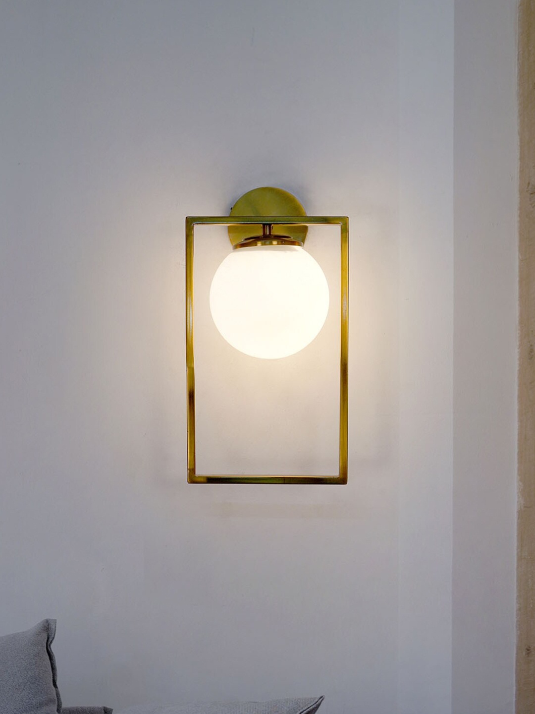 

Fos Lighting Gold-Toned & White Classic Country Wall Lamp