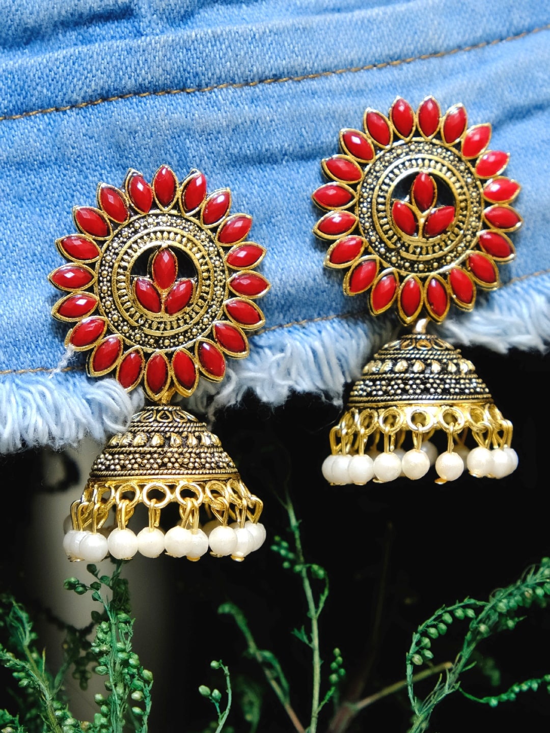 

Crunchy Fashion Red & White Gold-Plated Kundan Contemporary Oxidised Jhumkas Earrings