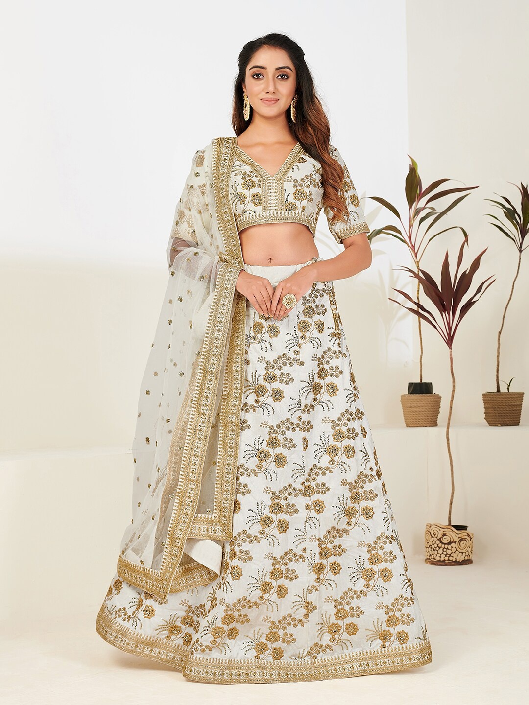 

SHOPGARB White & Gold-Toned Embellished Zardozi Semi-Stitched Lehenga & Unstitched Blouse With Dupatta