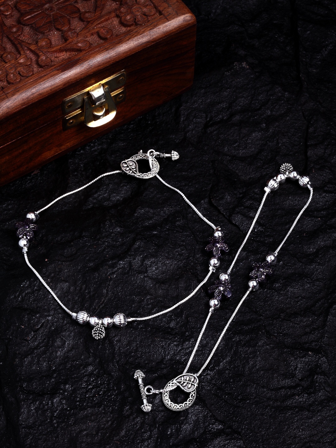 

PANASH Set Of 2 Oxidised Silver-Plated Floral Anklets
