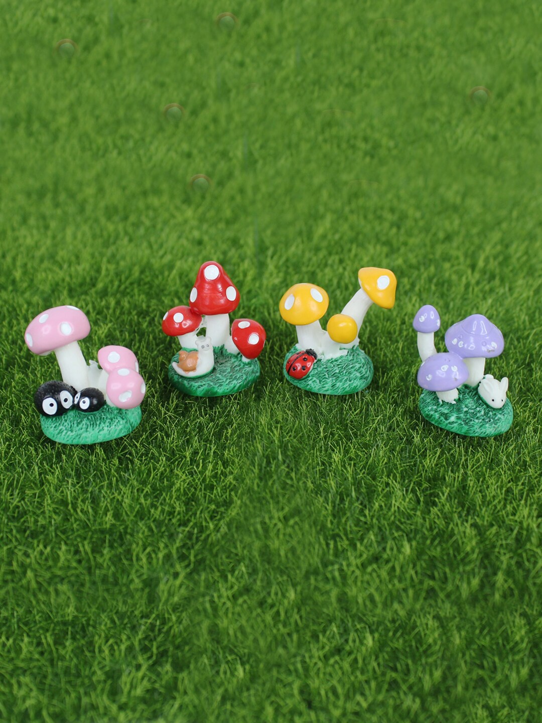 

Wonderland Set Of 4 Mushroom With Snail Resin Garden Accessory, Green