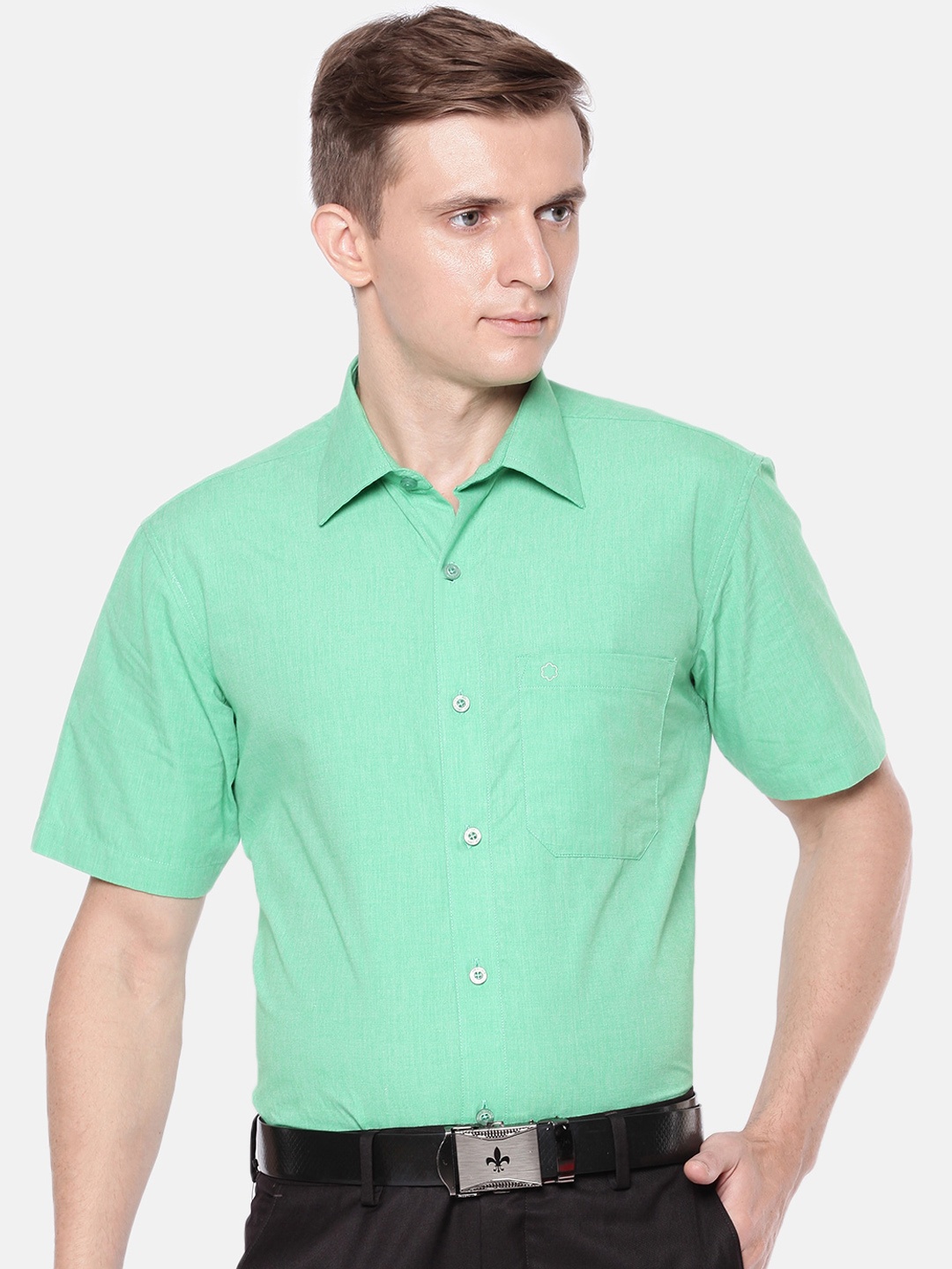 

Jansons Men Green Solid Regular Fit Formal Shirt
