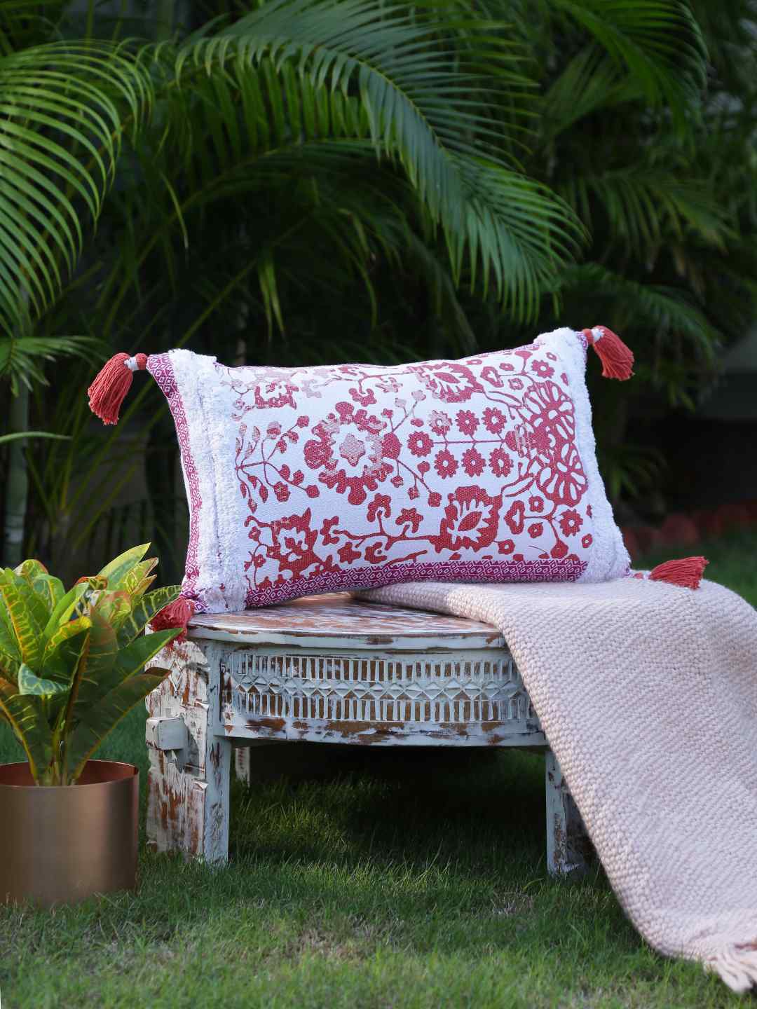 

Amoliconcepts Peach-Coloured & White Floral Printed Cotton Rectangle Cushion Cover