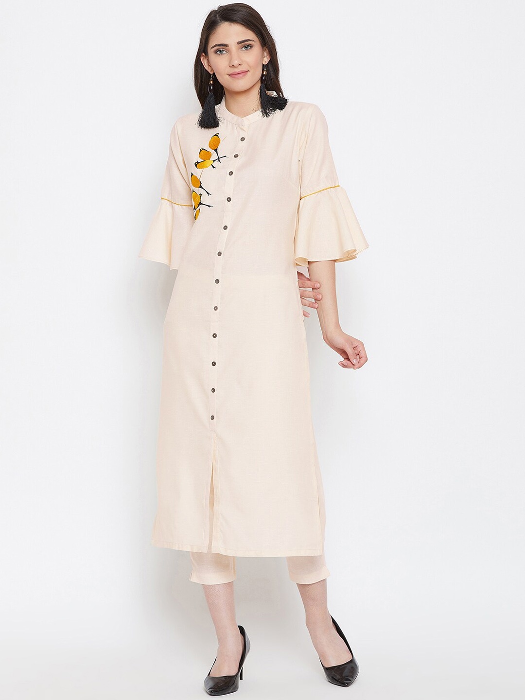 

Bitterlime Women Cream-Coloured Embroidered Regular Kurta with Trousers