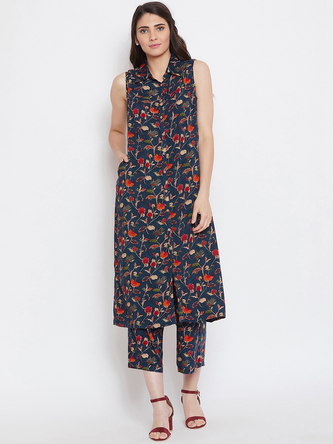 

Bitterlime Women Navy Blue & Red Floral Printed Regular Kurta with Trousers