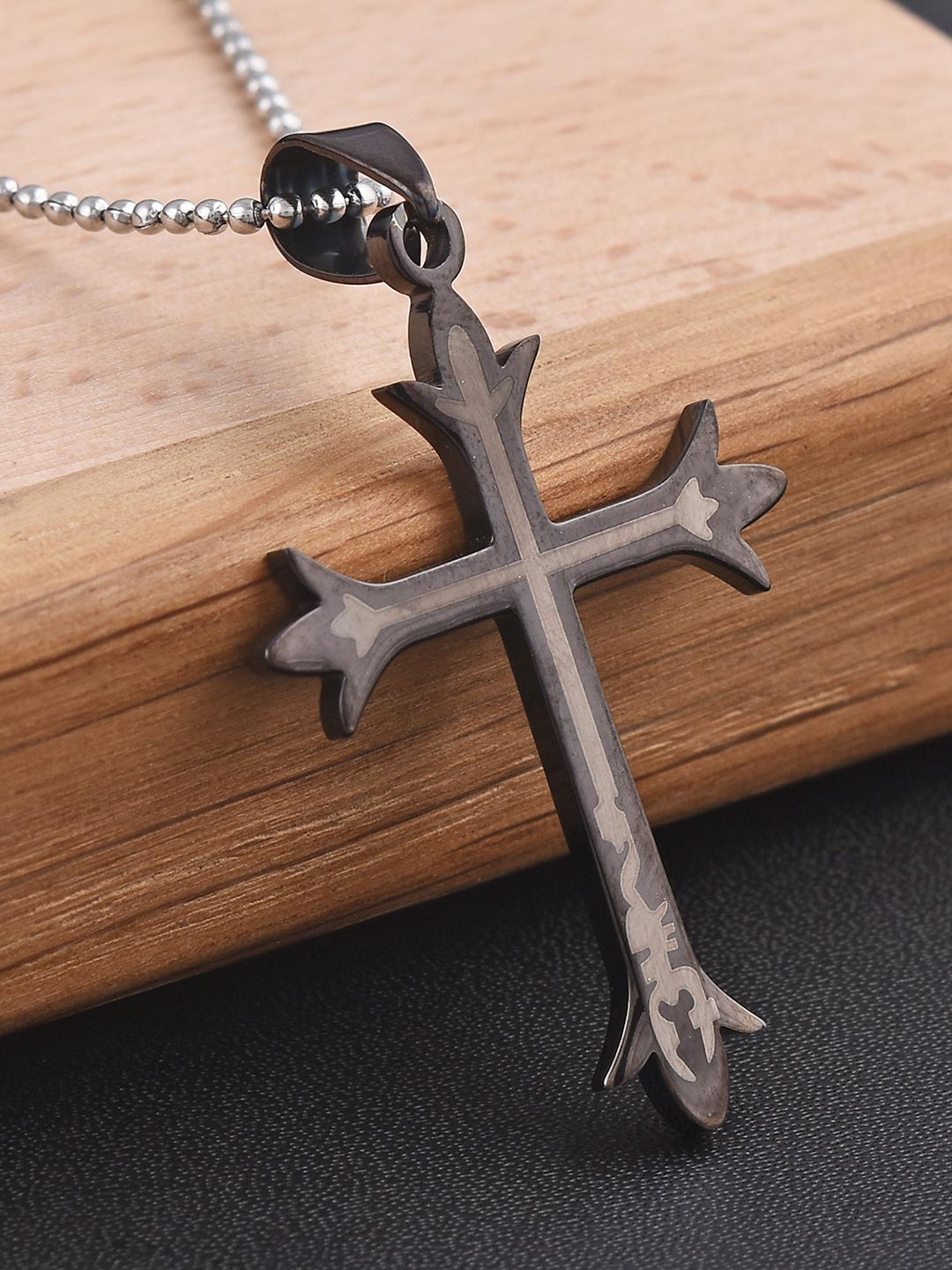 

Tistabene Men Rhodium-Plated Black Cross Pendant With Chain
