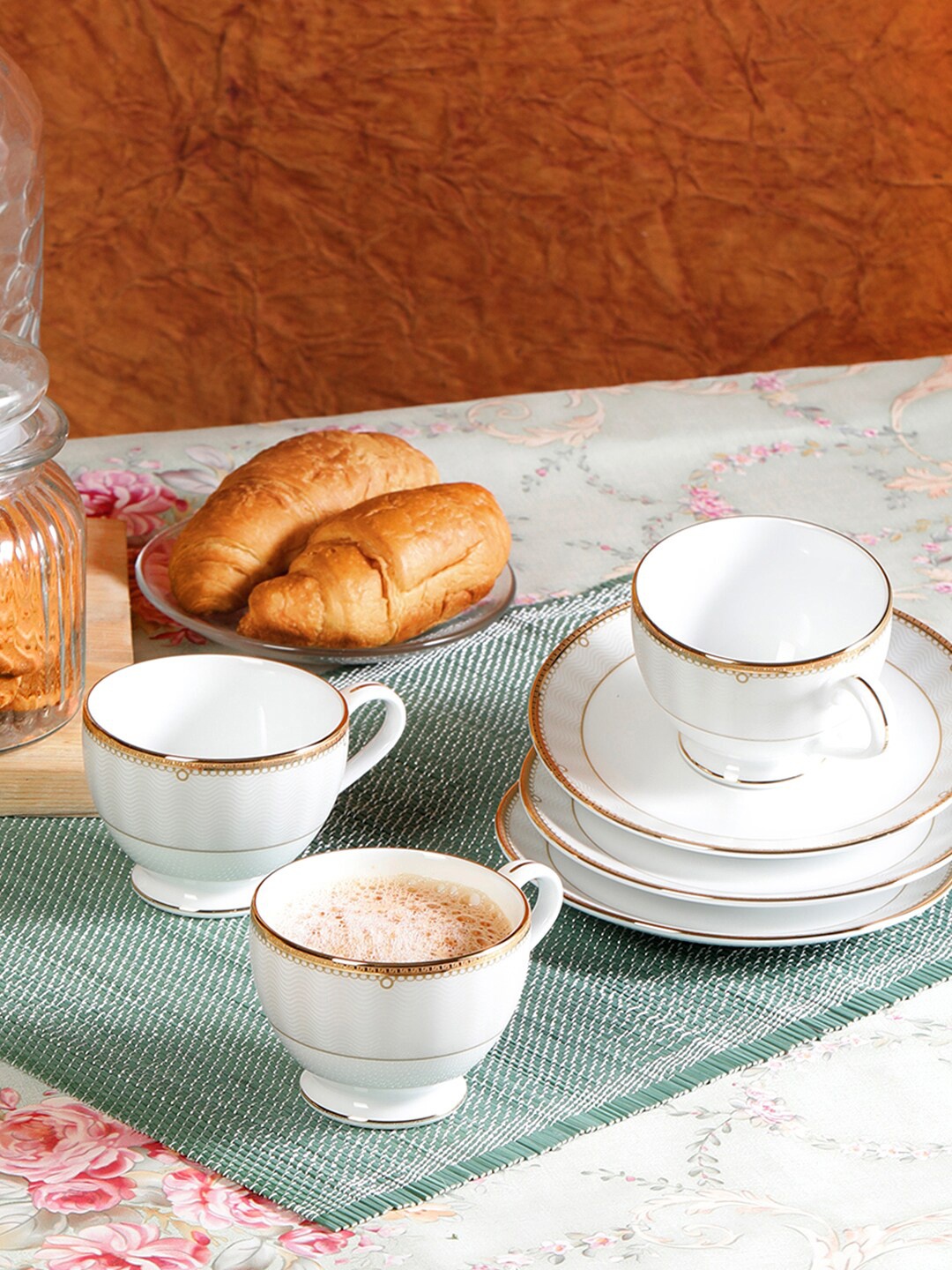

Noritake Hearth Collection Monarch Gold 12 Pcs Tea Set, White