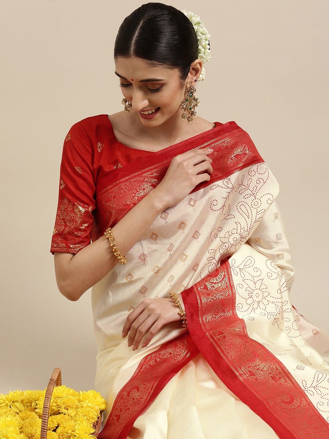 

Saree mall Off White & Red Floral Zari Silk Blend Bomkai silk Sarees
