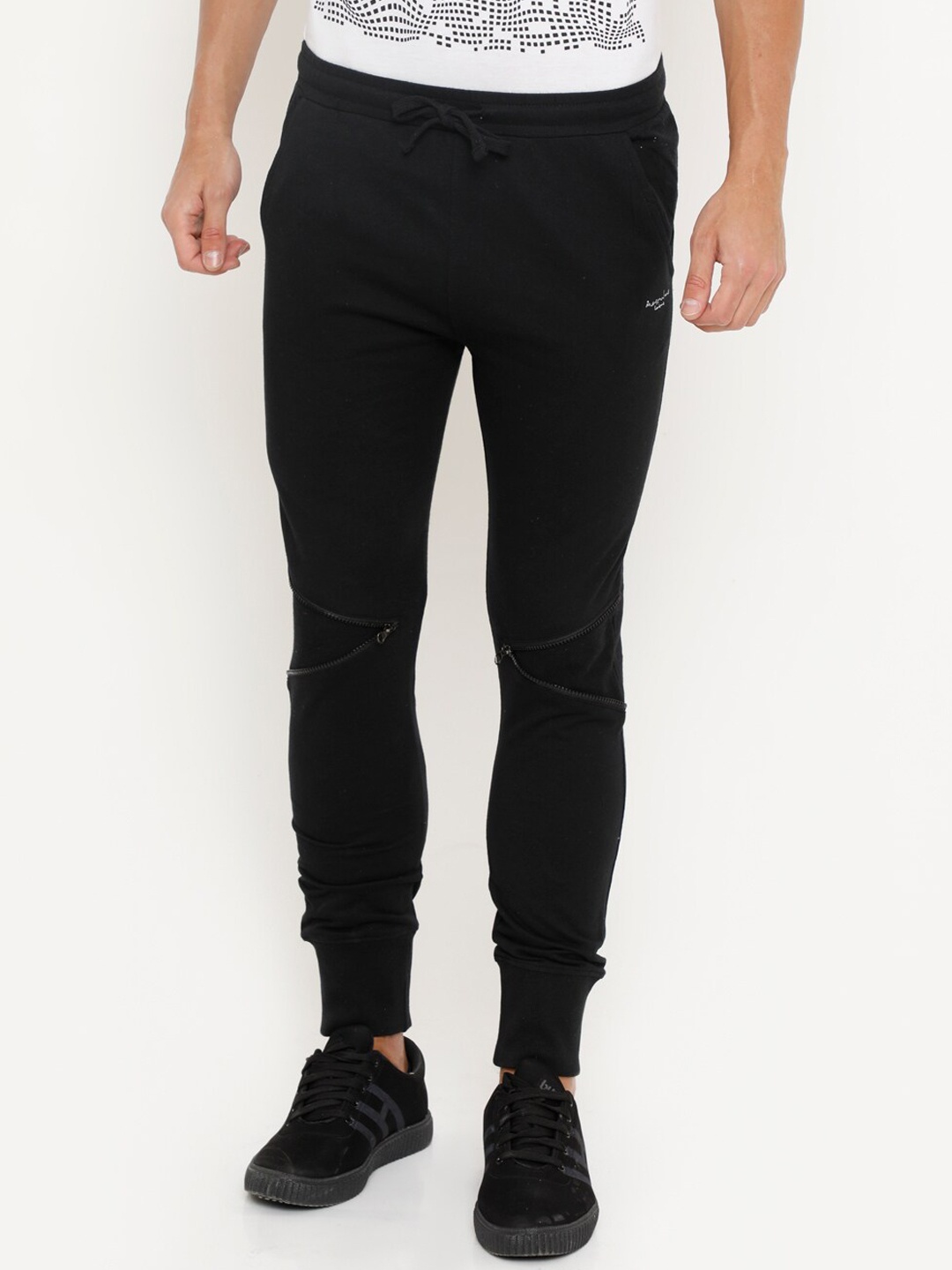 

Masculino Latino Men Black Solid Joggers
