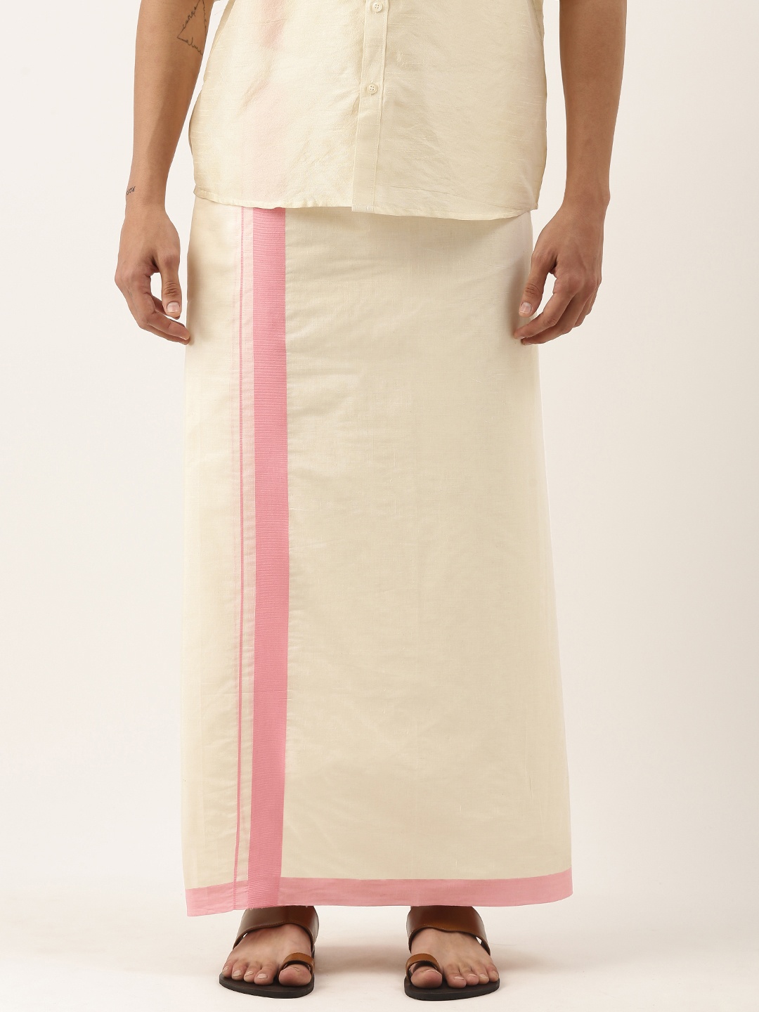 

THANGAMAGAN Men Off-White Solid Pure Cotton Dhoti with Fancy Border