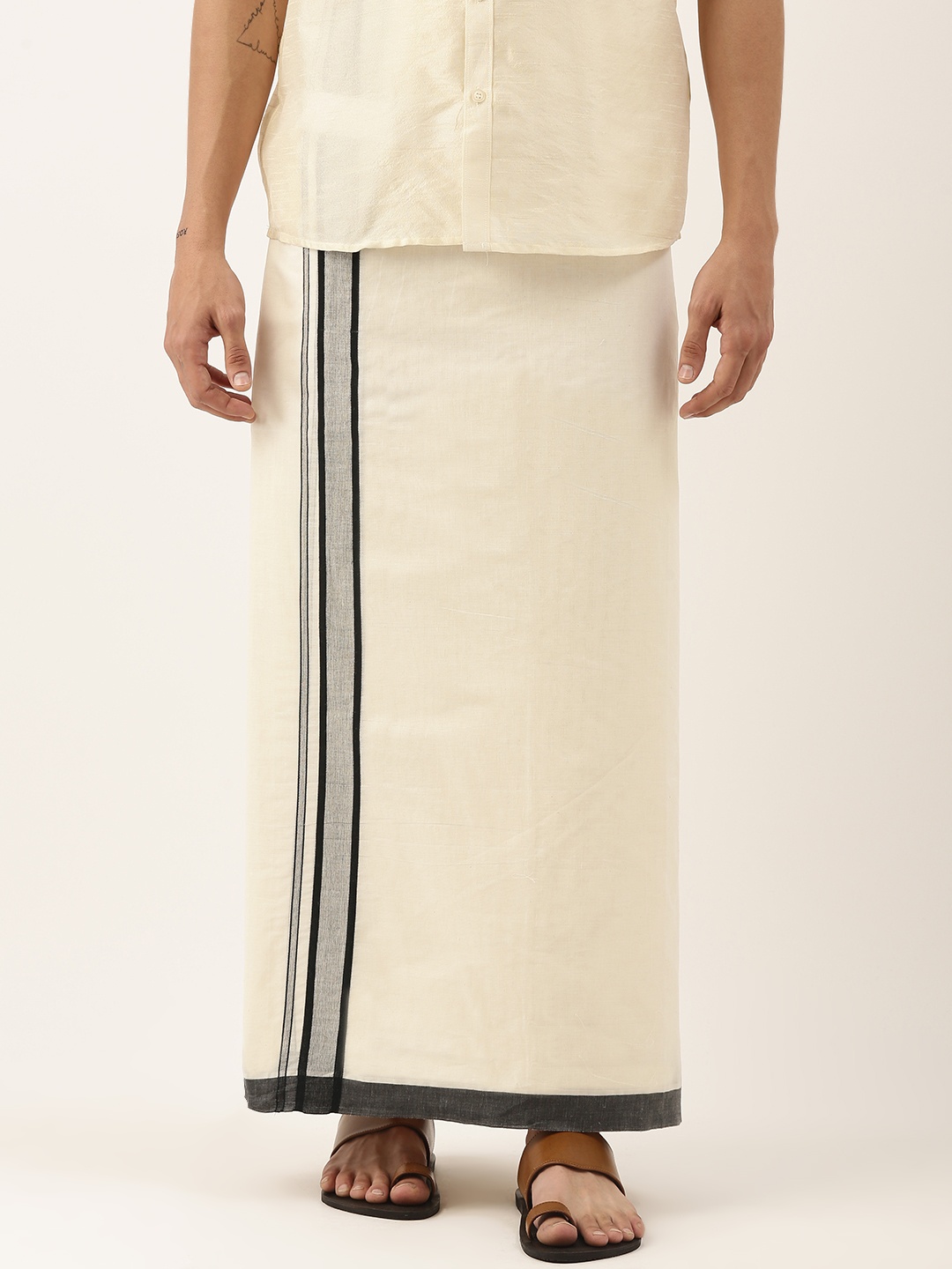 

THANGAMAGAN Men Off-White Solid Dhoti With Grey Border