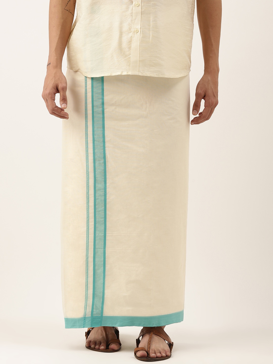 

THANGAMAGAN Men Off-White Solid Dhoti With Blue Border