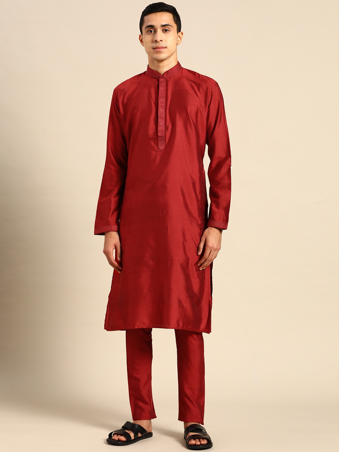 

RAJUBHAI HARGOVINDAS Men Maroon Embroidered Thread Work Kurta