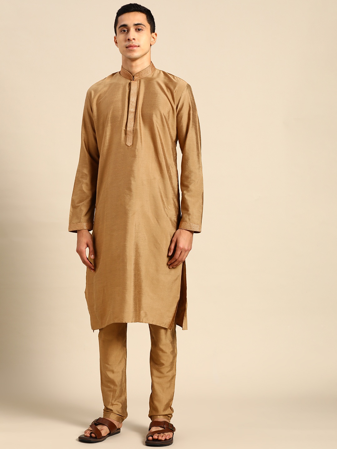 

RAJUBHAI HARGOVINDAS Men Bronze-Toned Embroidered Thread Work Kurta