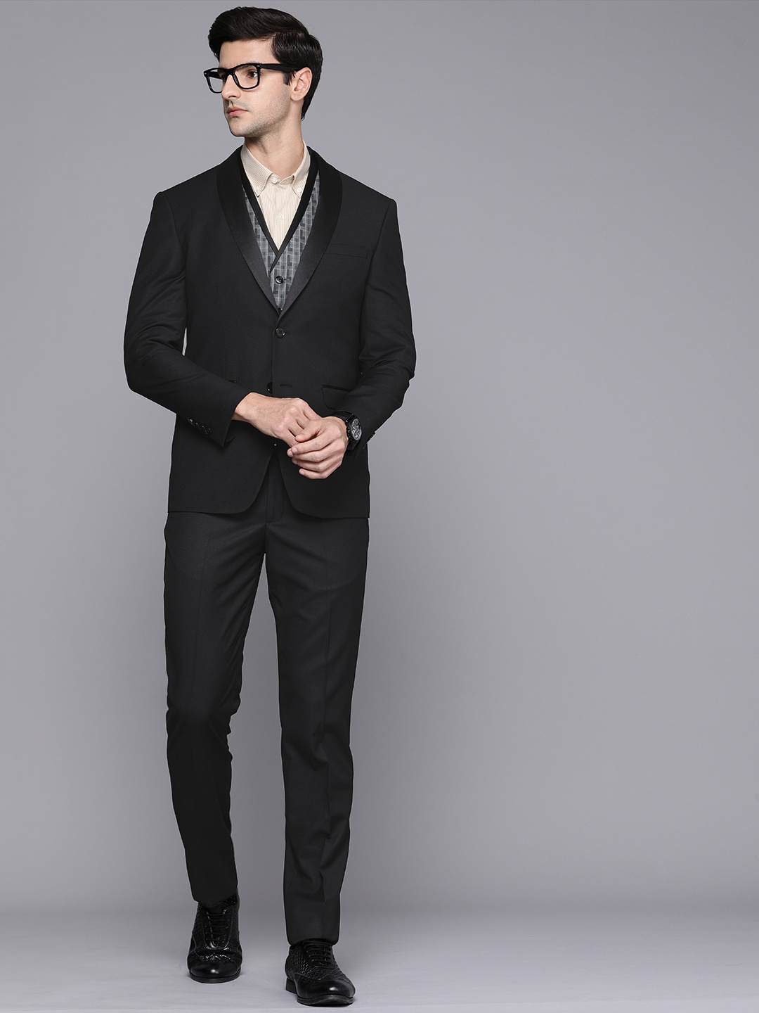 

Louis Philippe Men Black Solid Formal 3 Piece Suit