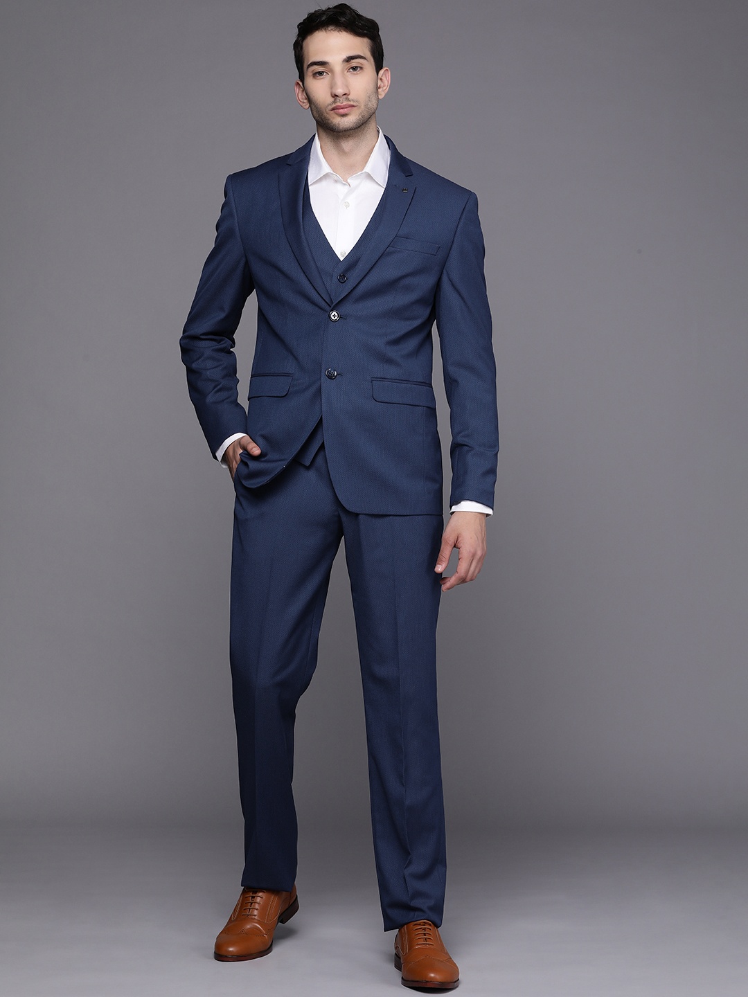 

LOUIS PHILIPPE MEN BLUE SOLID THREE PIECE SUIT