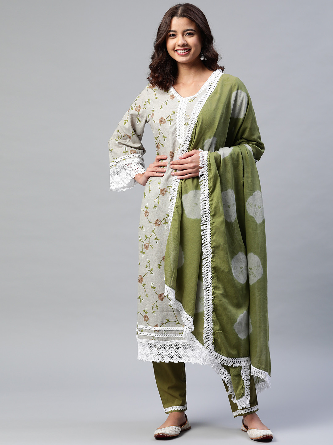 

Yuris Women Grey Floral Printed Pure Cotton Kurta with Trousers & Dupatta