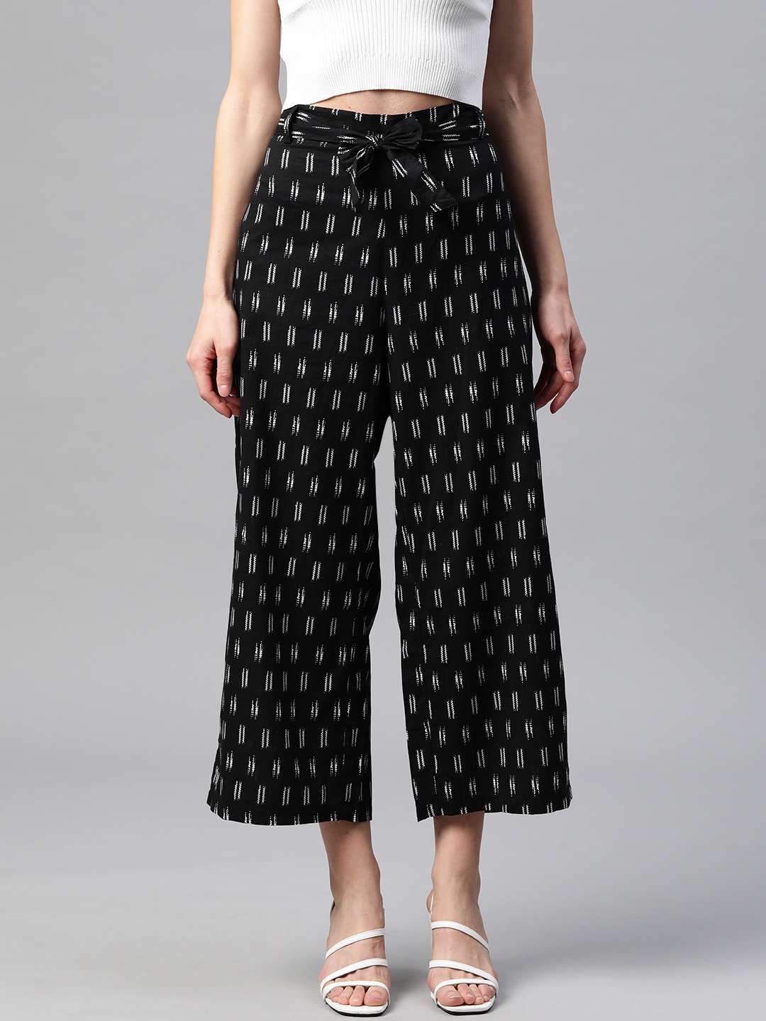 

Yuris Women Black & Off White Geometric Print Cotton Cropped Palazzos