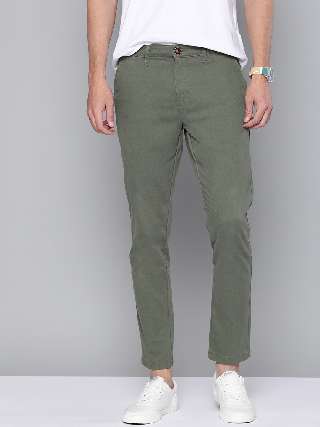 

Mast & Harbour Men Olive Green Solid Chinos