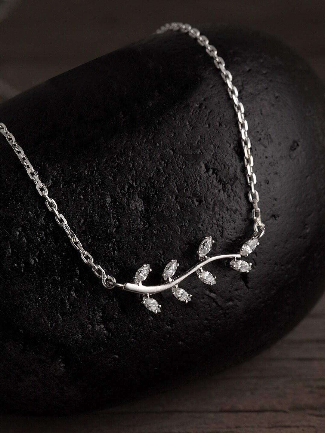 

Clara Women Silver Colored 92.5 Leaf Chain Pendant