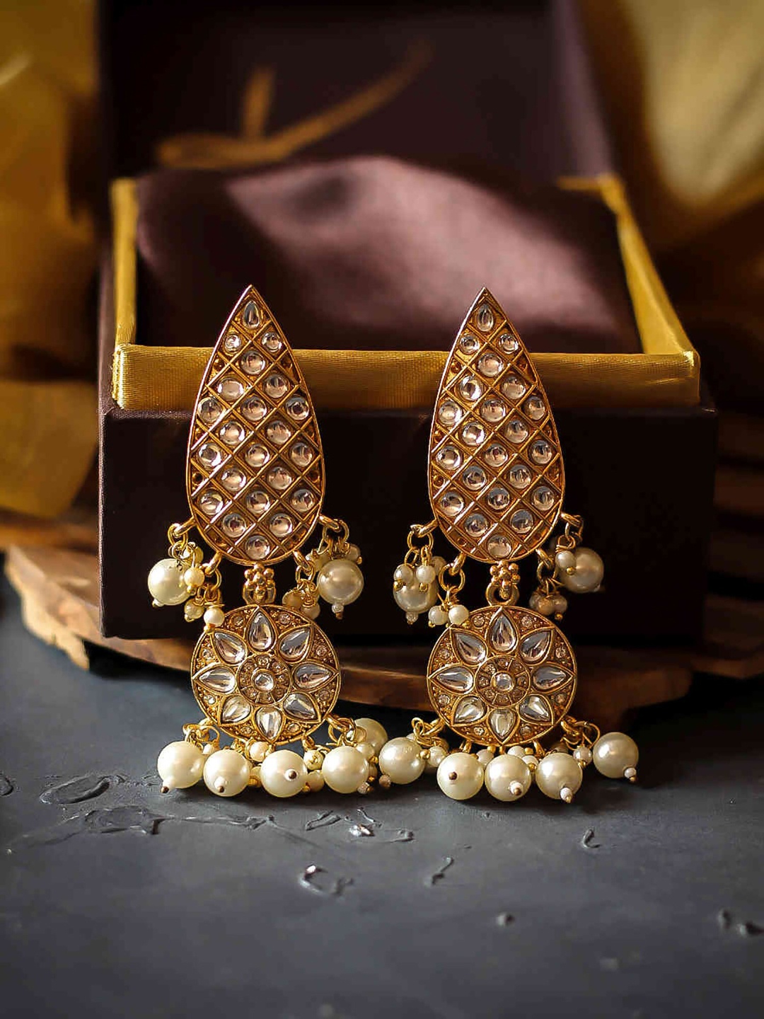 

Bellofox Woman Gold-Toned Contemporary Drop Earrings
