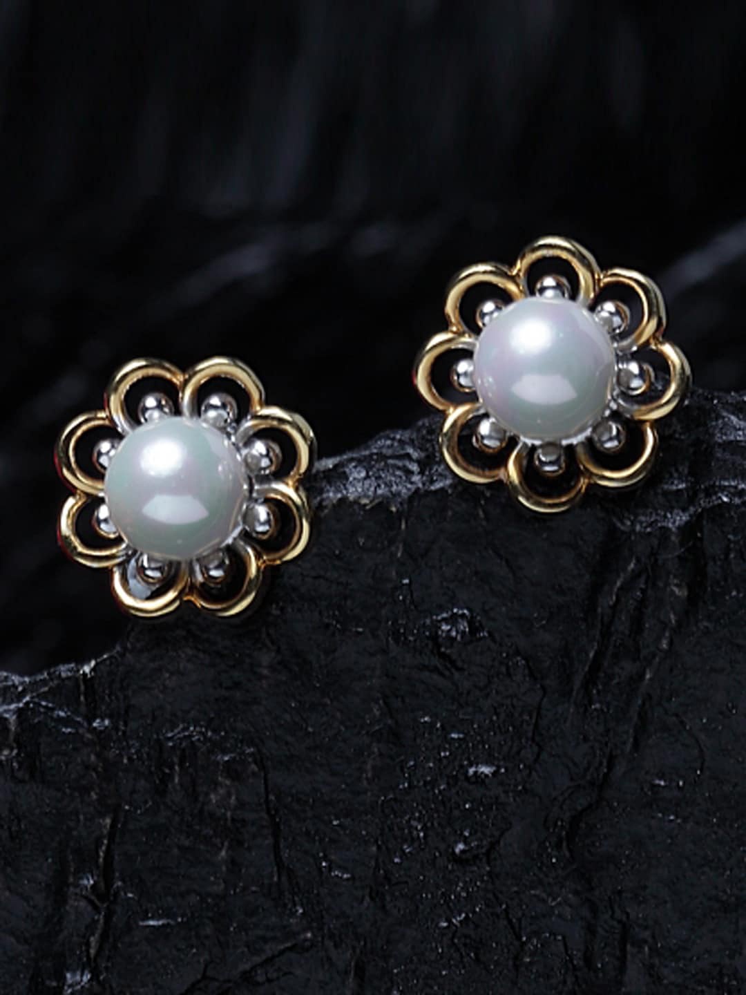

Clara Silver-Toned Floral Studs Earrings