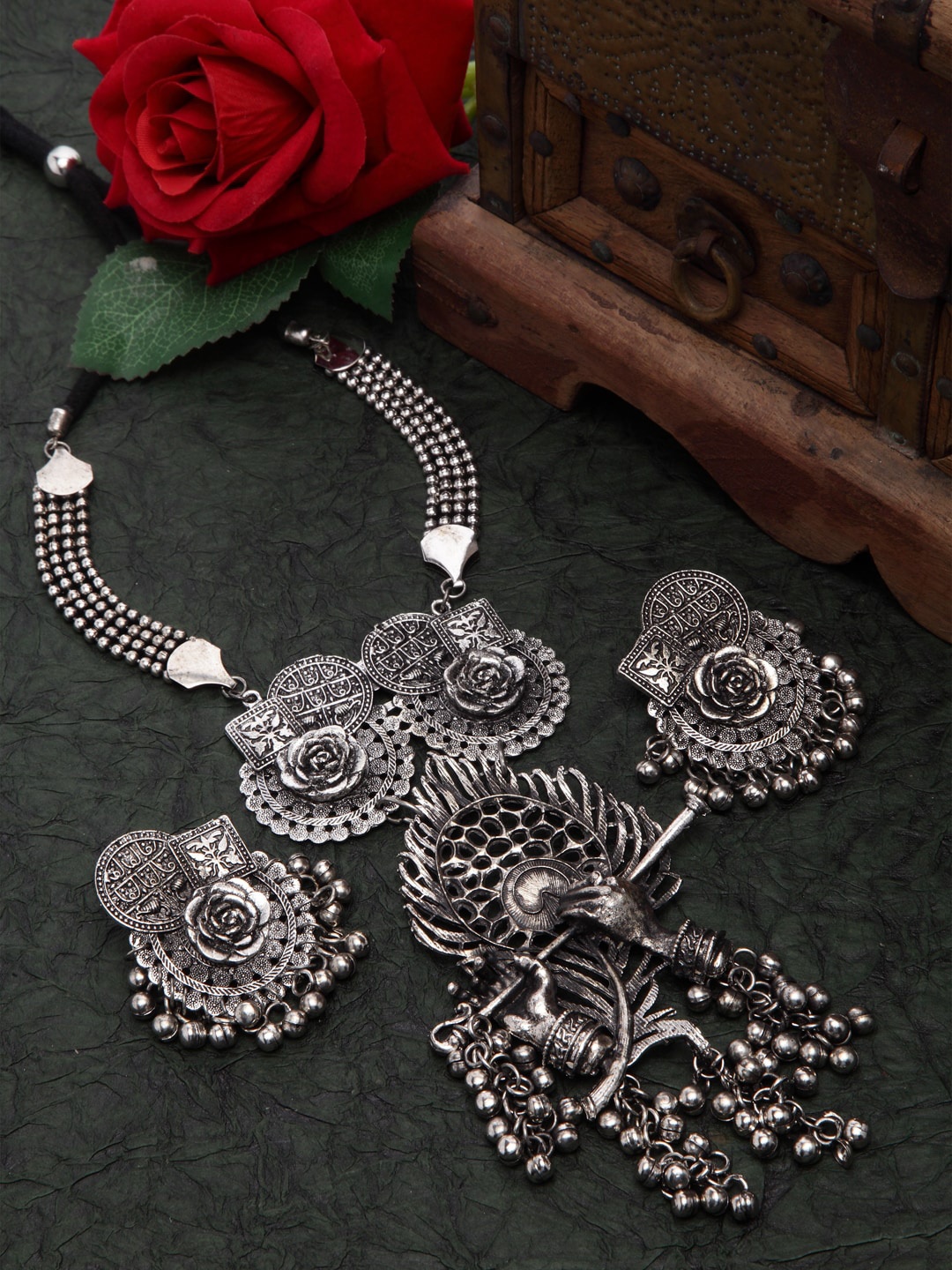 

Moedbuille Silver-Toned Brass Silver-Plated Temple Jewellery Set
