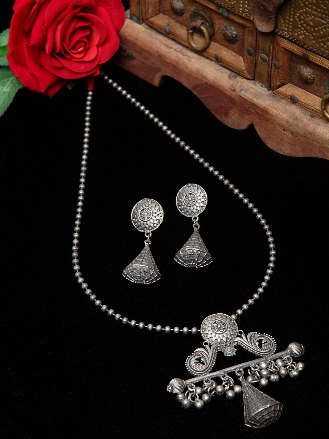 

Moedbuille Handcrafted Temple Oxidised Silver Plated Tribal Jewellery Set
