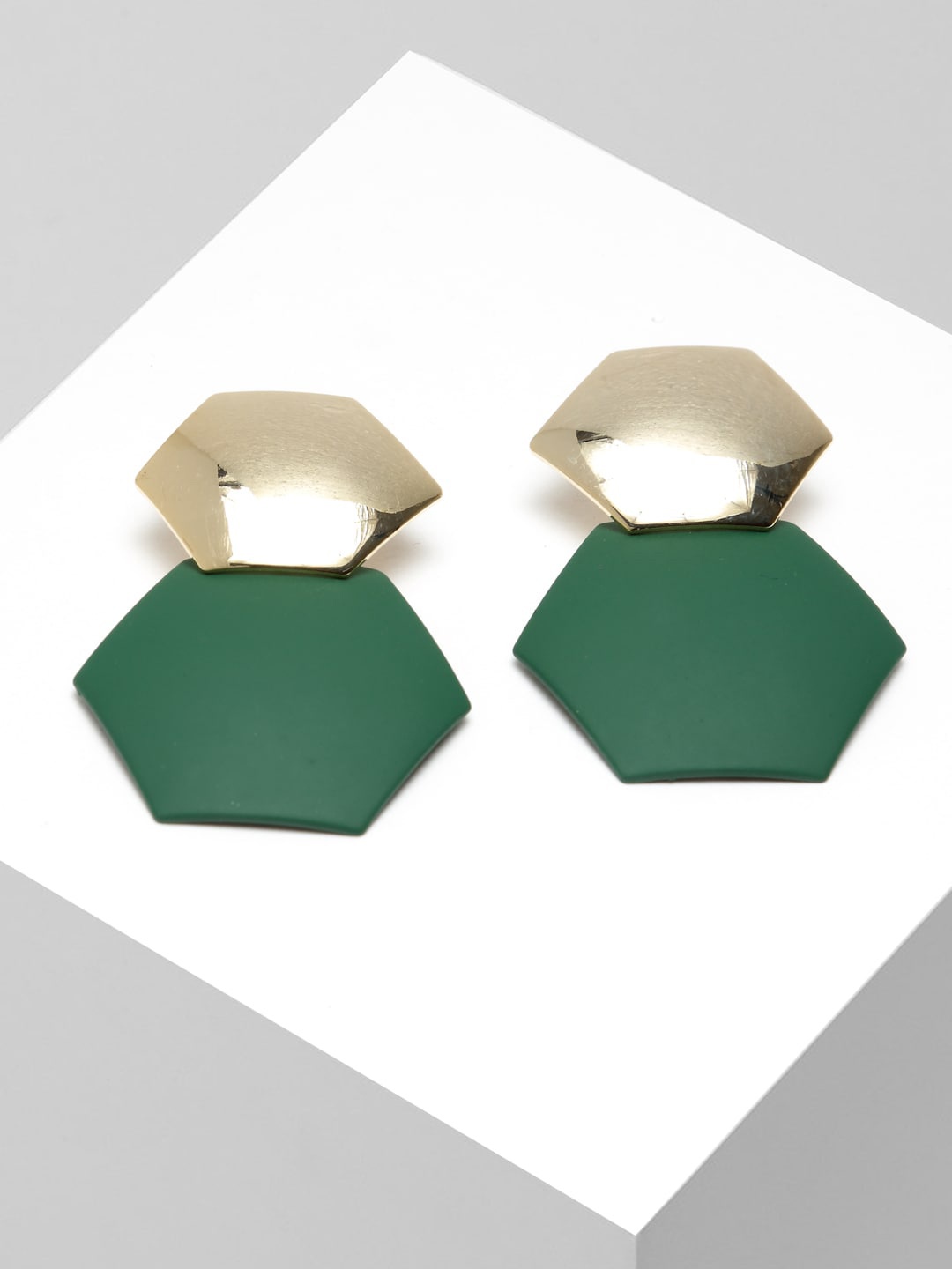 

AVANT-GARDE PARIS Green & Gold-Toned Geometric Studs Earrings