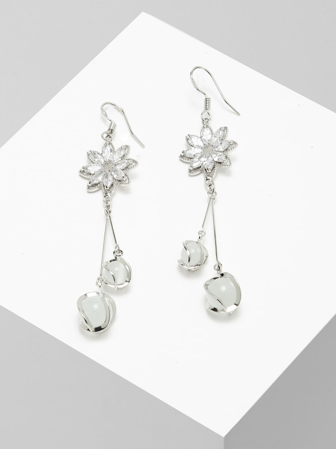 

AVANT-GARDE PARIS Silver-Toned Floral Drop Earrings