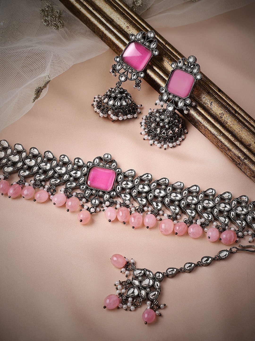 

Rubans Silver-Plated White & Pink Kundan-Studded & Beaded Handcrafted Jewellery Set