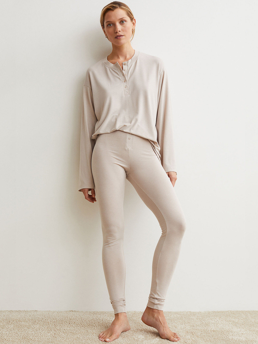 

H&M Women Beige Fake-fly Leggings
