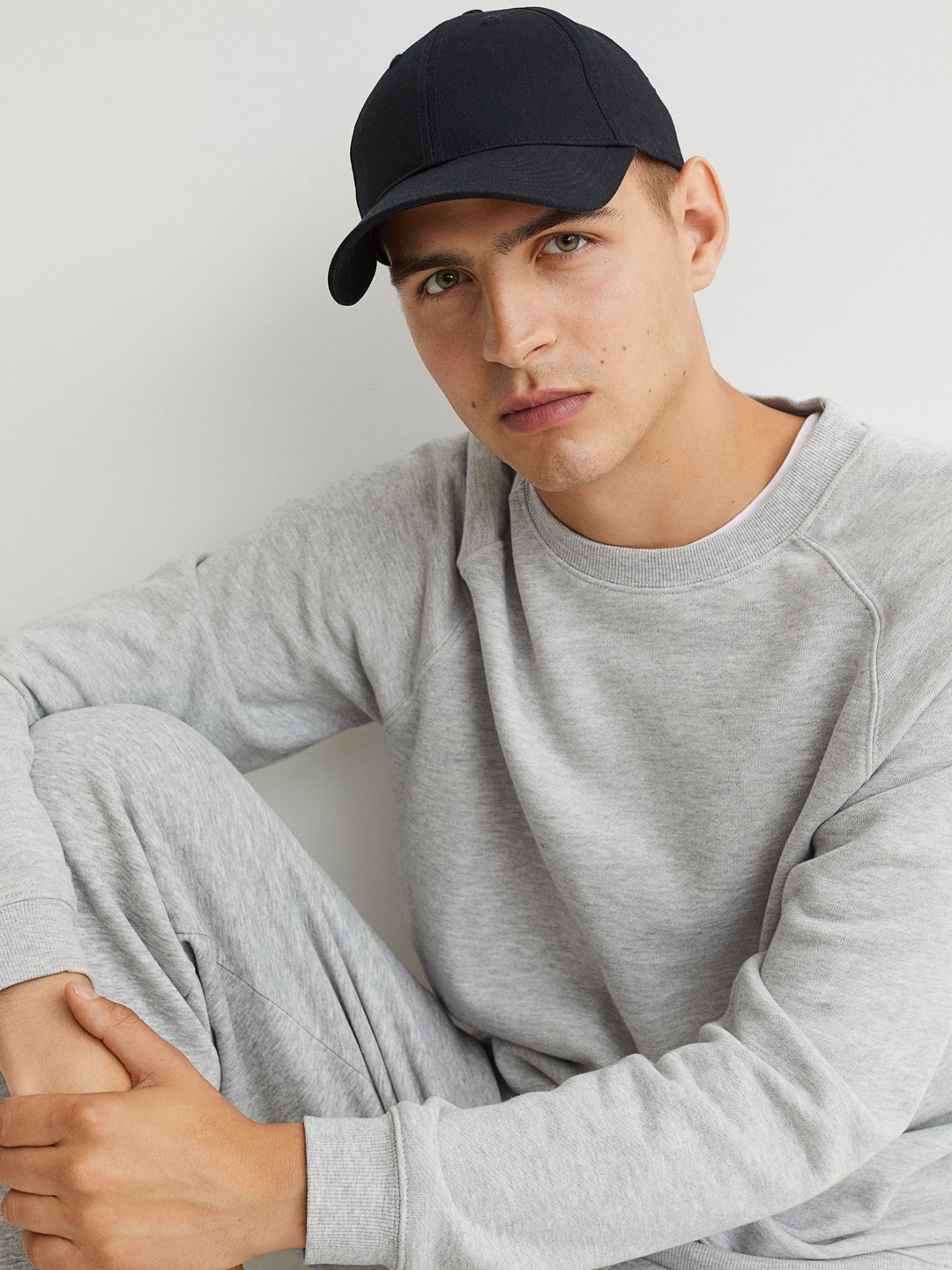 

H&M Men Grey Solid Regular Fit Sweatshirt